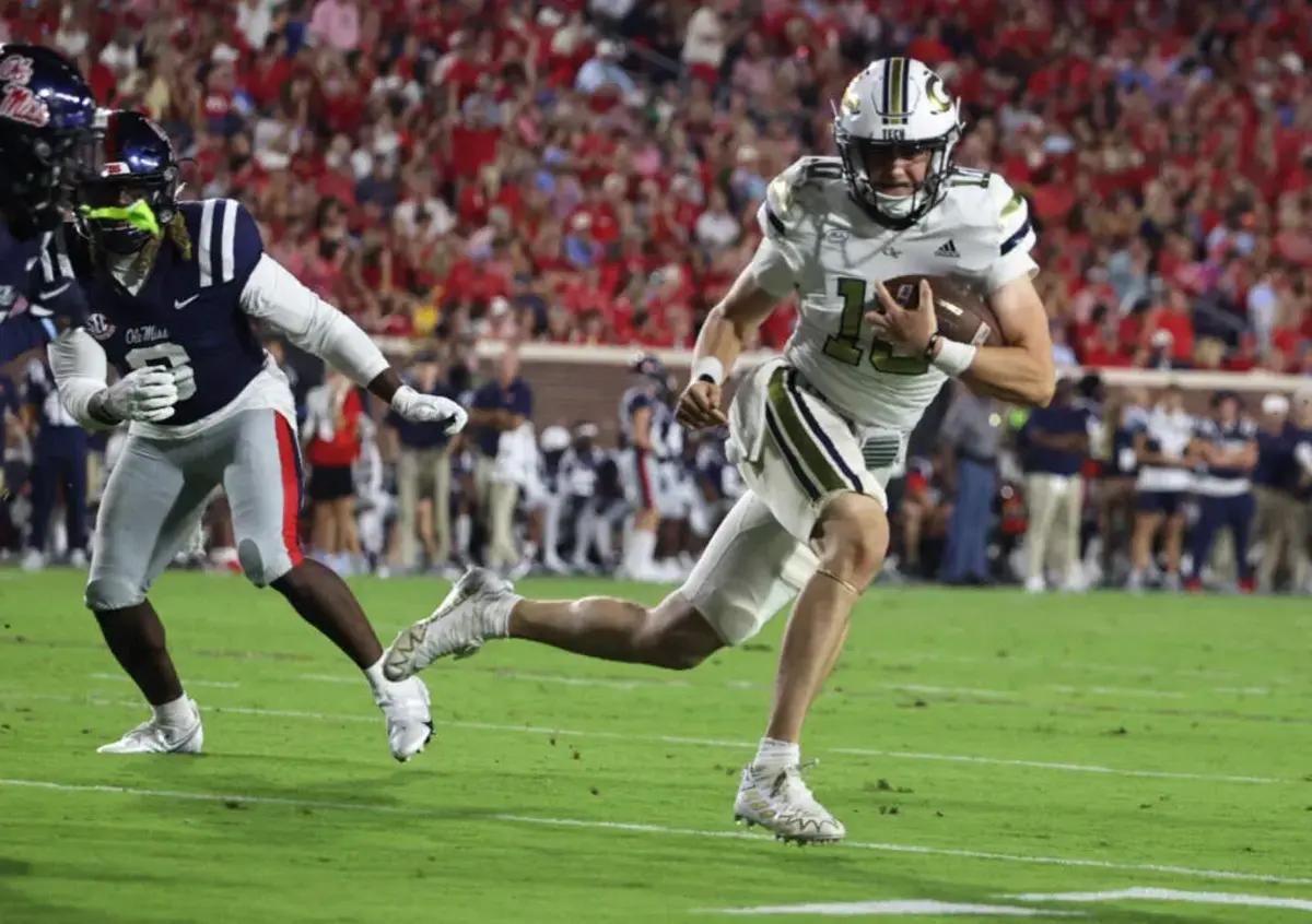 Haynes King running against Ole Miss