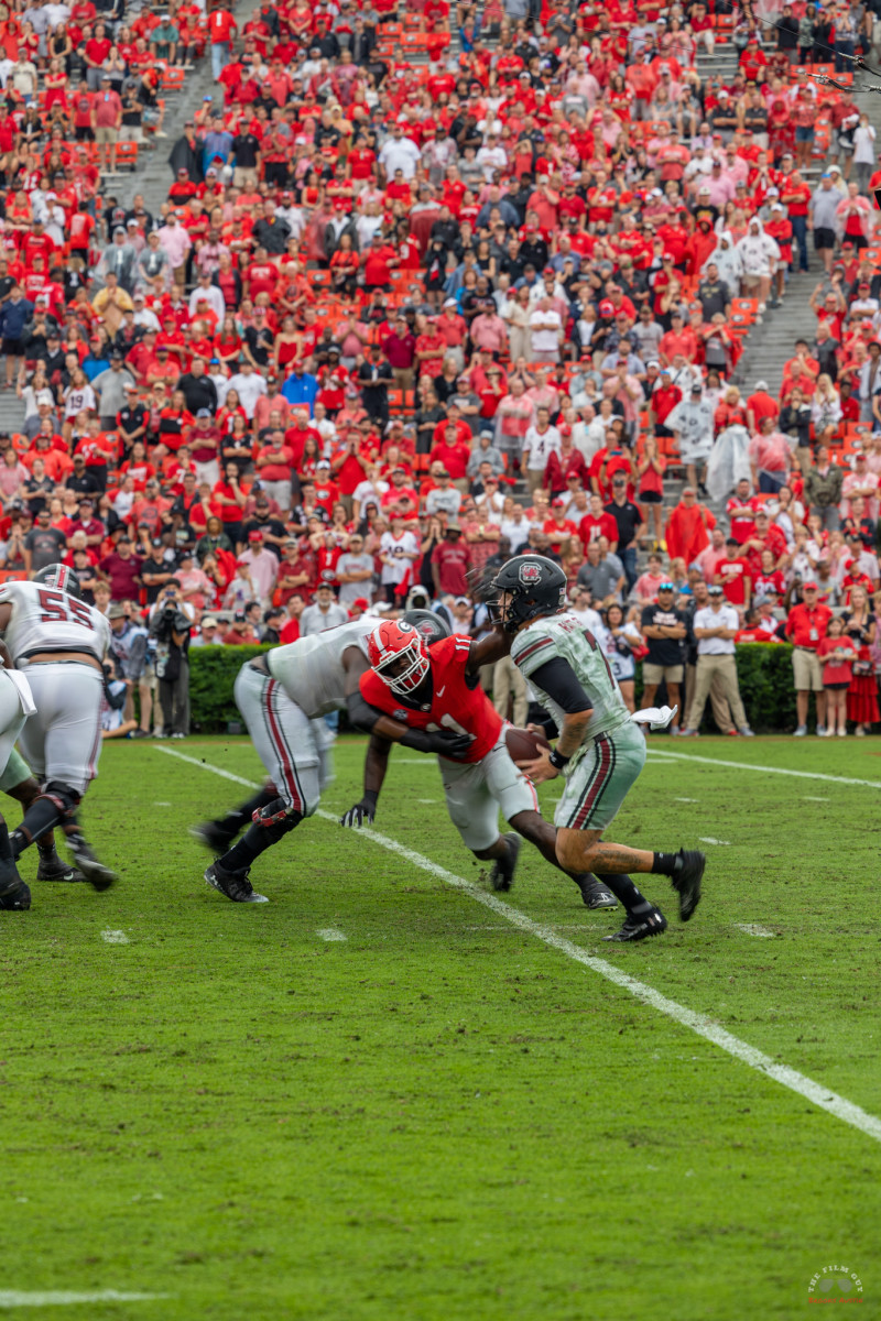 Jalon Walker Pusues Spencer Rattler