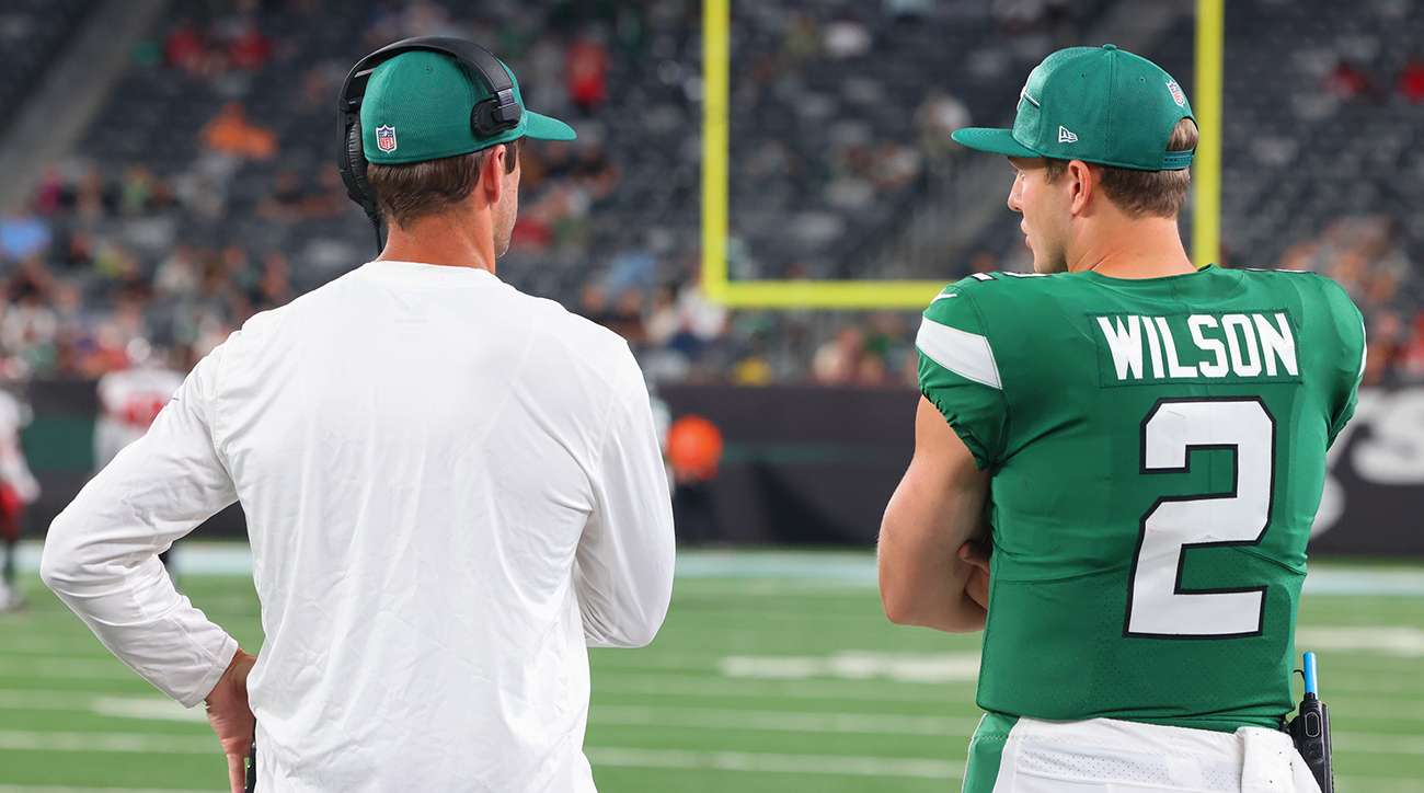 Zach Wilson Turning to Aaron Rodgers-Approved Coach While QB Recovers From  Surgery, per Report, Sports-illustrated