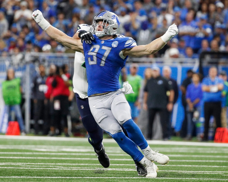 Trick plays, late touchdown drive help Detroit Lions end season