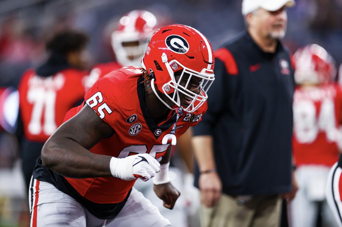 Following an ankle injury he suffered during the South Carolina game, Georgia starting right tackle Amarius Mims is the latest major addition to Georgia's growing list of injured players.