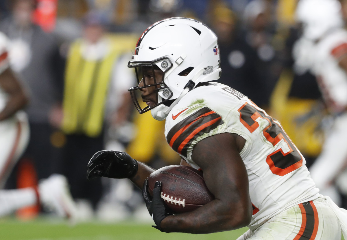 Sunday NFL Odds & Picks: Browns vs. Dolphins & Cowboys vs. Packers Betting  Predictions (Week 10)