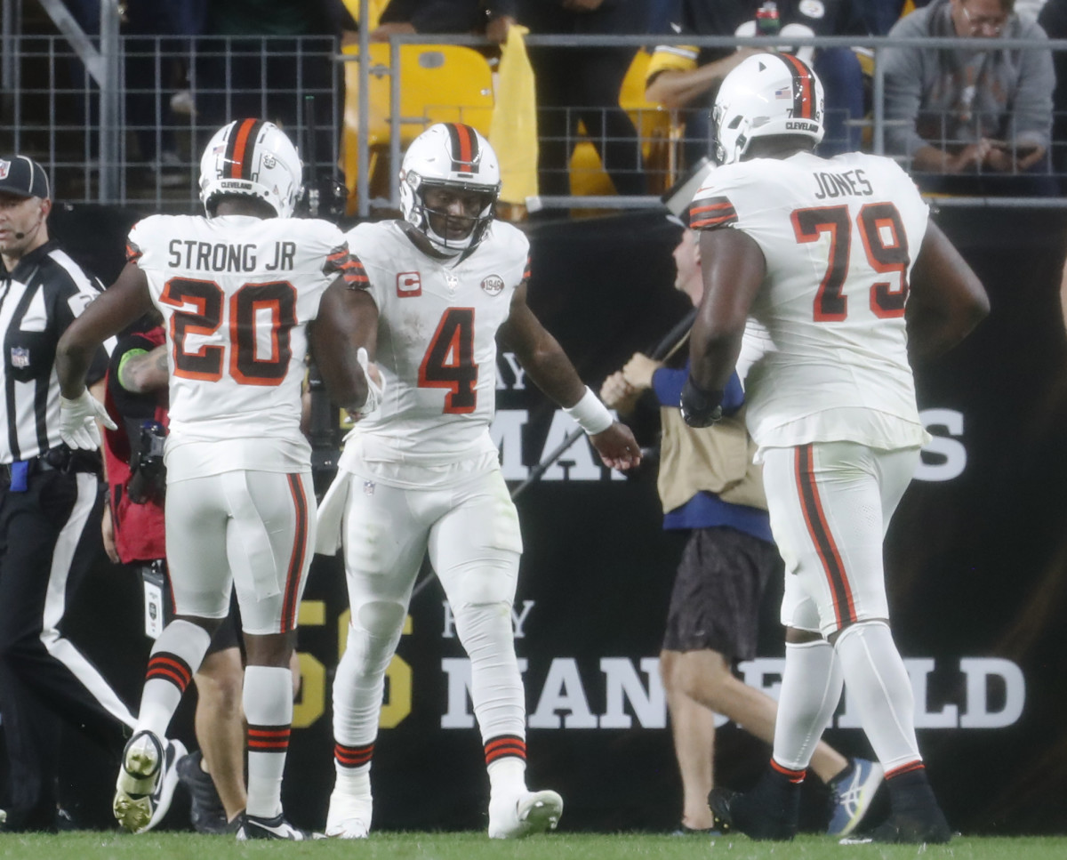 Cleveland Browns RB Nick Chubb Suffers Knee Injury vs. Pittsburgh Steelers  - Sports Illustrated Pittsburgh Steelers News, Analysis and More