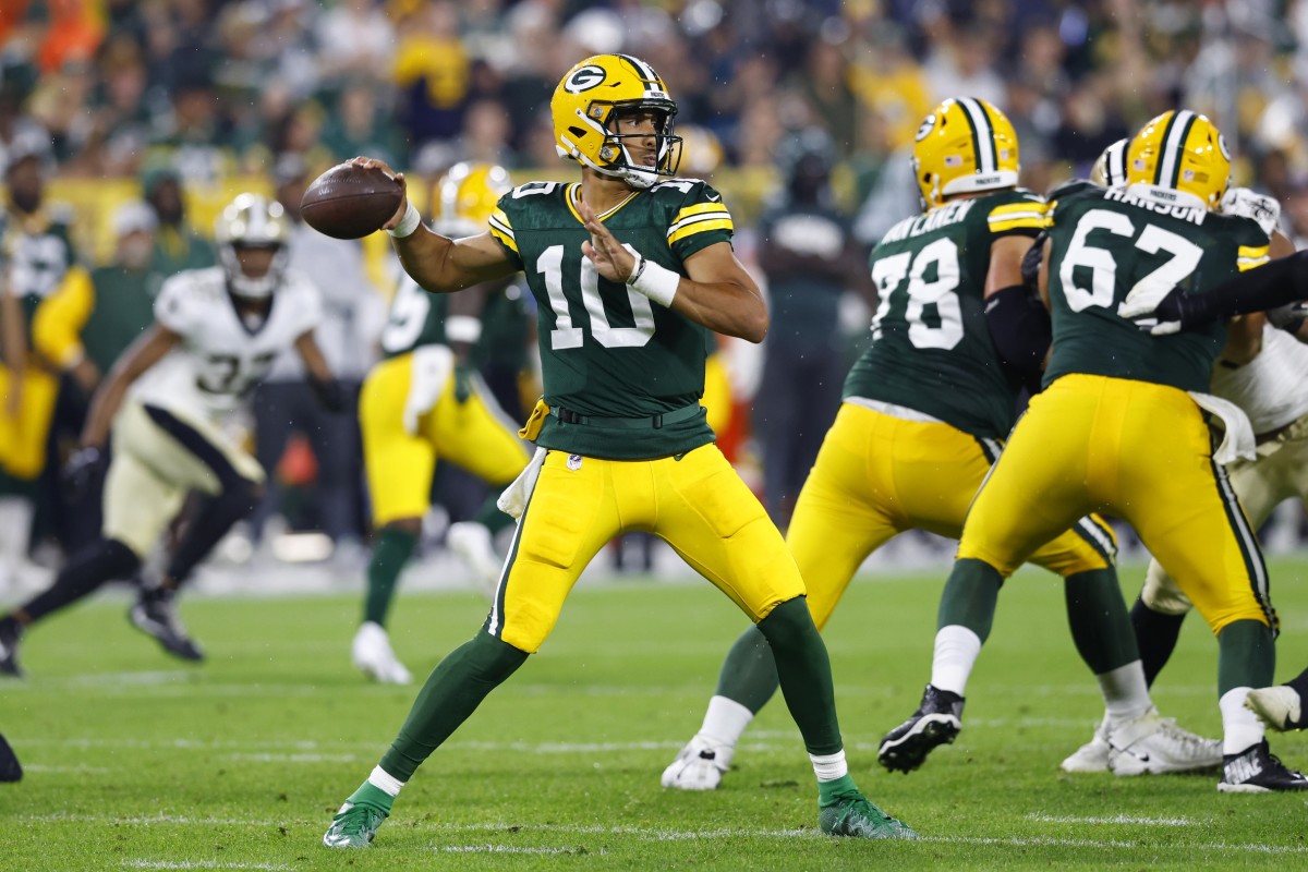 Aug 19, 2022; Green Bay Packers quarterback Jordan Love (10) throws a pass against the New Orleans Saints. Mandatory Credit: Jeff Hanisch-USA TODAY