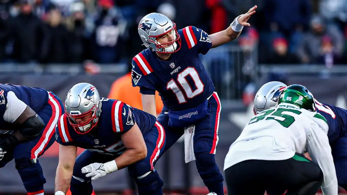 WATCH: New England Patriots Mac Jones Passes to Pharaoh Brown for Touchdown  vs. New York Jets - Sports Illustrated New England Patriots News, Analysis  and More