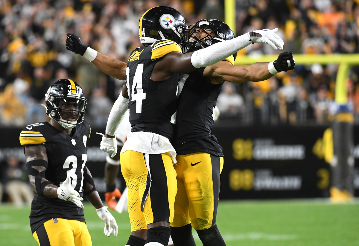 Steelers vs. Dolphins Picks: Experts Split On Sunday Night Football Spread
