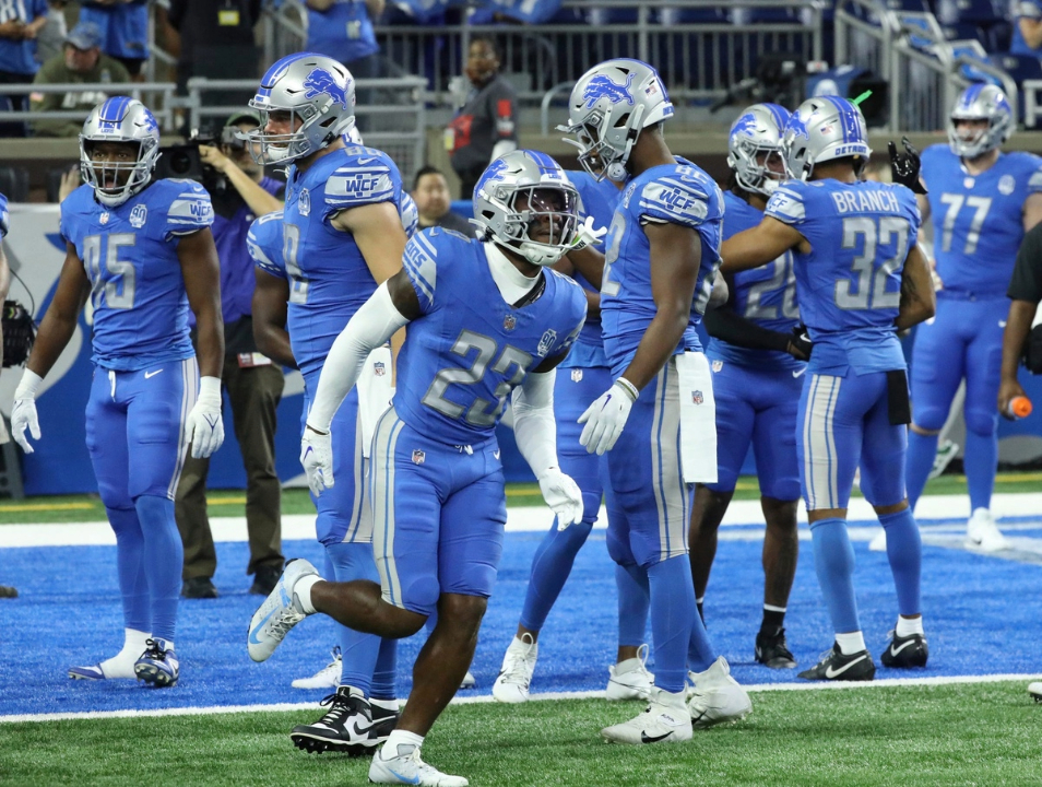 Detroit Lions cornerback Jerry Jacobs (39) pursues a play against