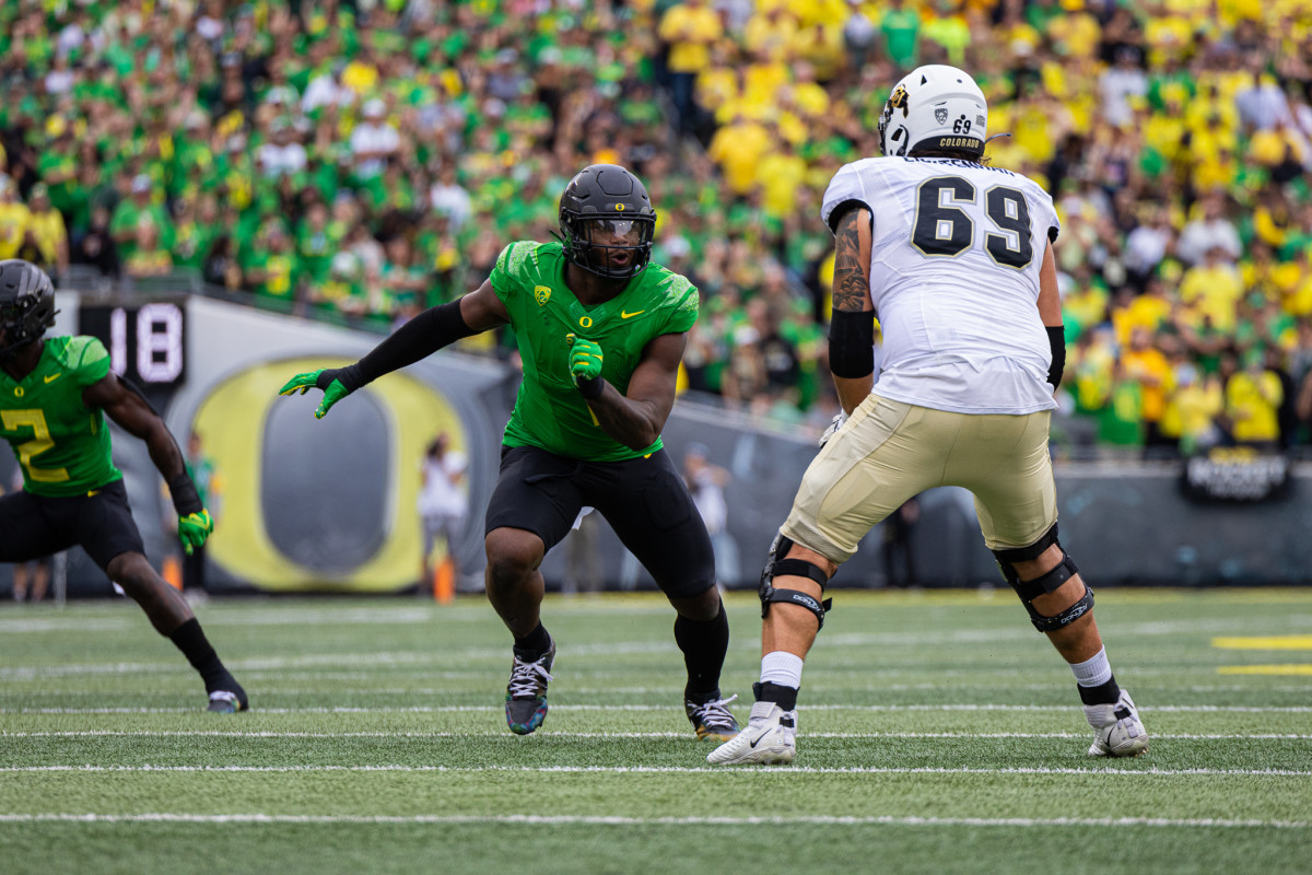 The last time Washington and Oregon faced off we had a CRAZY game with 7  lead changes 😳🍿 Will this time around top it?