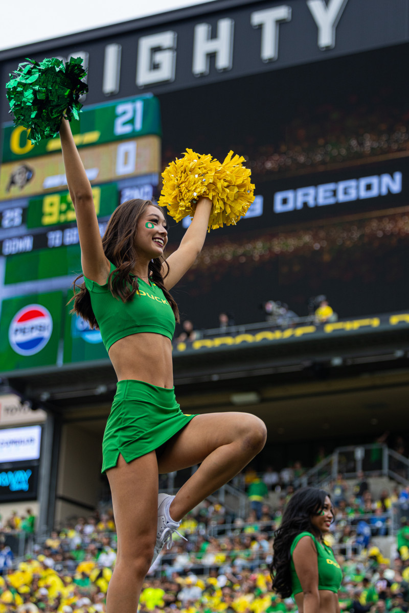 Oregon Cheerleader 1