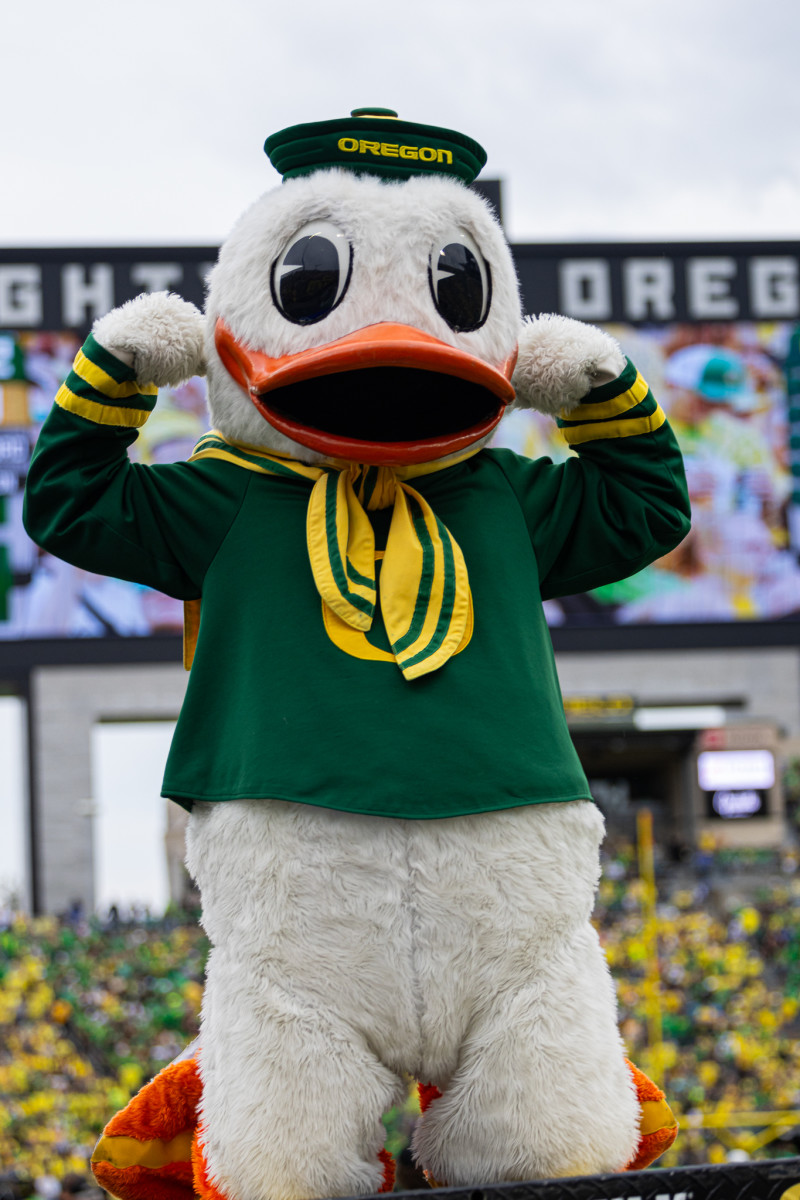 Oregon Football: Photo Gallery for No. 10 Oregon Ducks vs. No. 19