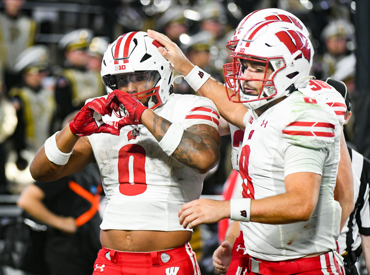 Badgers fans will need to sign up for a Peacock account to watch the  Homecoming game, Wisconsin Badgers