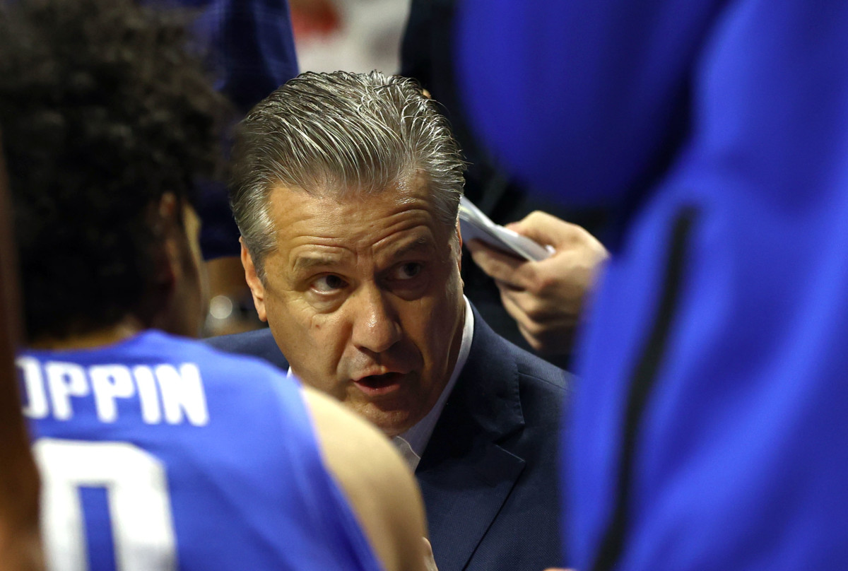 Mar 5, 2022; Gainesville, Florida, USA; Kentucky Wildcats head coach John Calipari huddles up with teammates against the Florida Gators during the first half at Billy Donovan Court at Exactech Arena. Mandatory Credit: Kim Klement-USA TODAY Sports