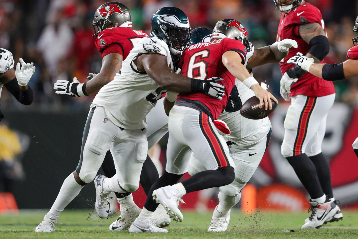 Buccaneers Suffer First Loss Overpowered by Eagles on Monday Night