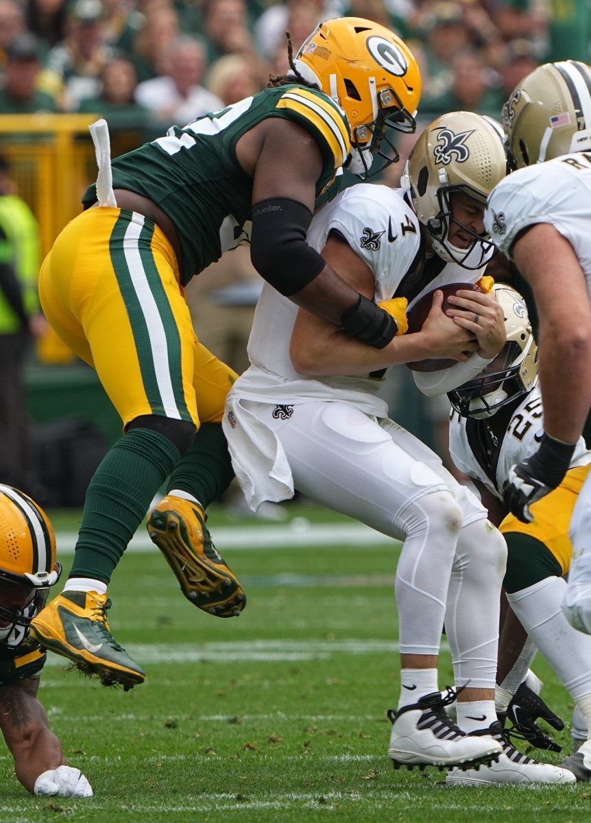 Derek Carr plays through a shoulder injury, but struggles continue for the  Saints' offense