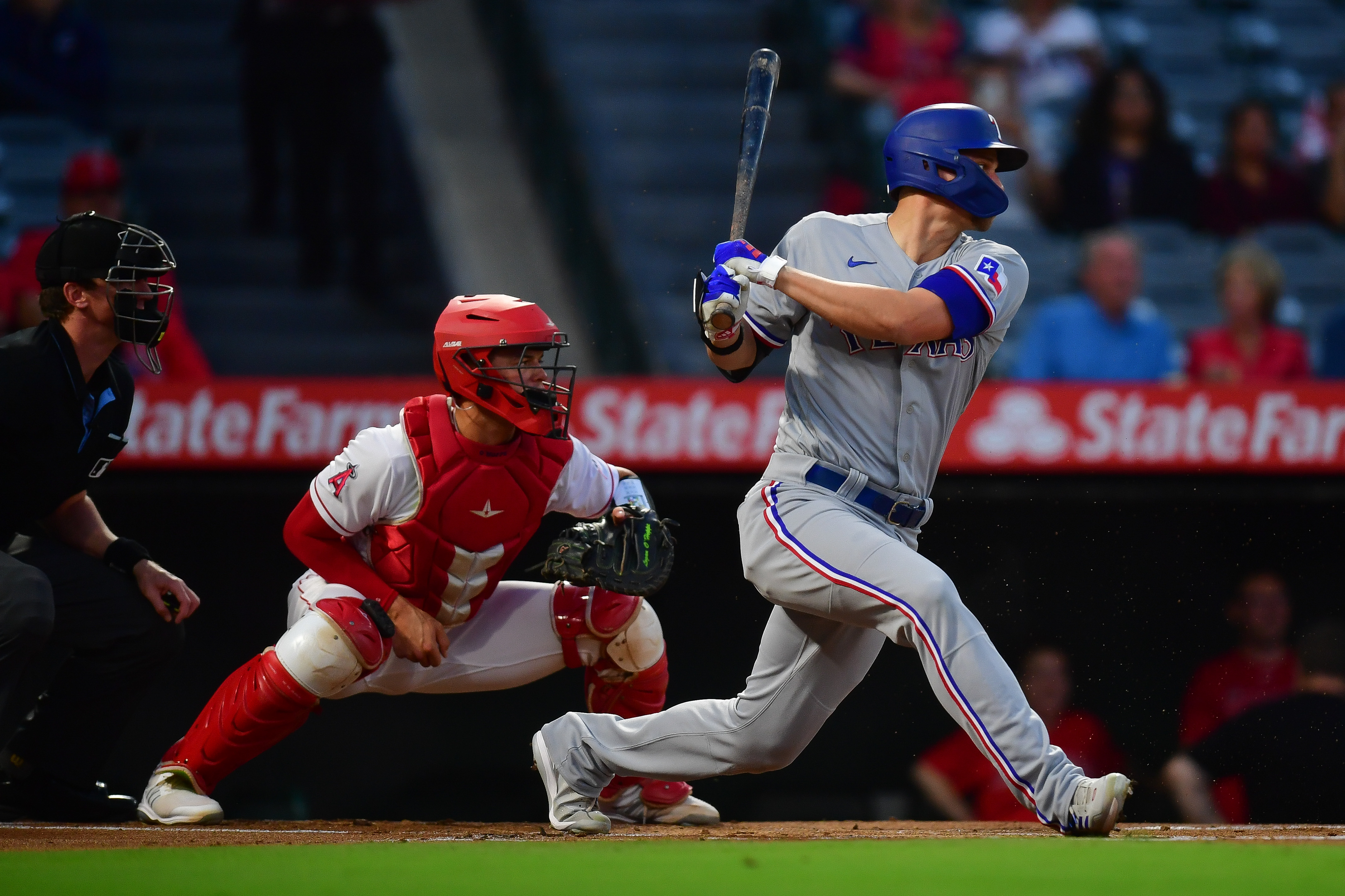 Rangers' Corey Seager leaves game vs. Angels with right forearm contusion