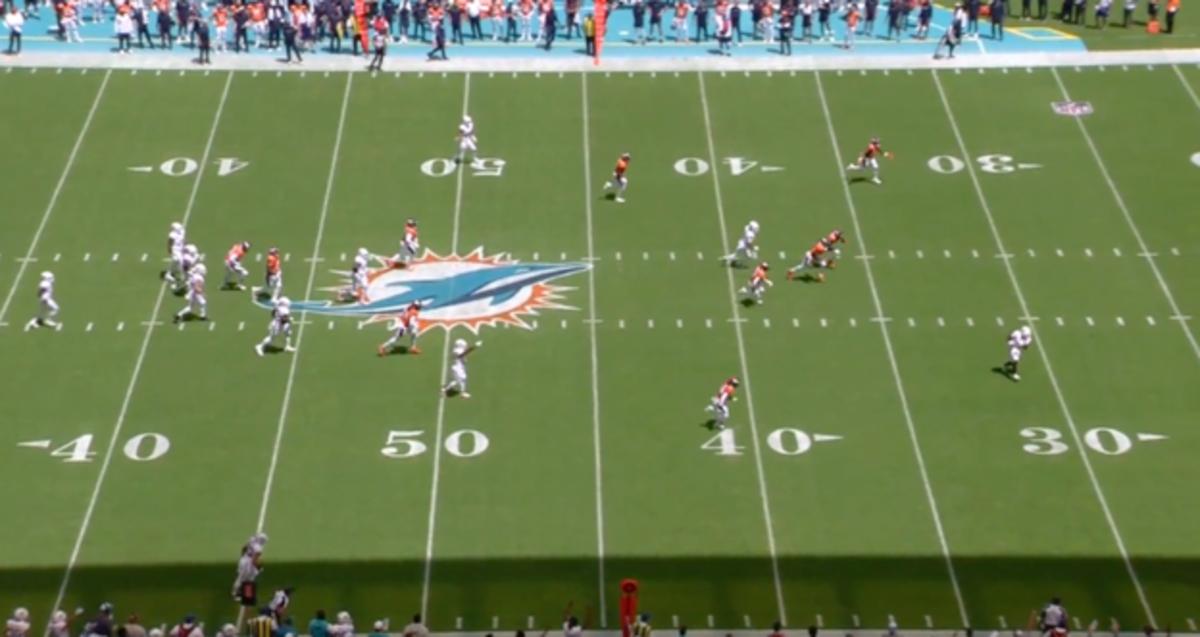 An all-22 screenshot from a Dolphins pass against the Broncos