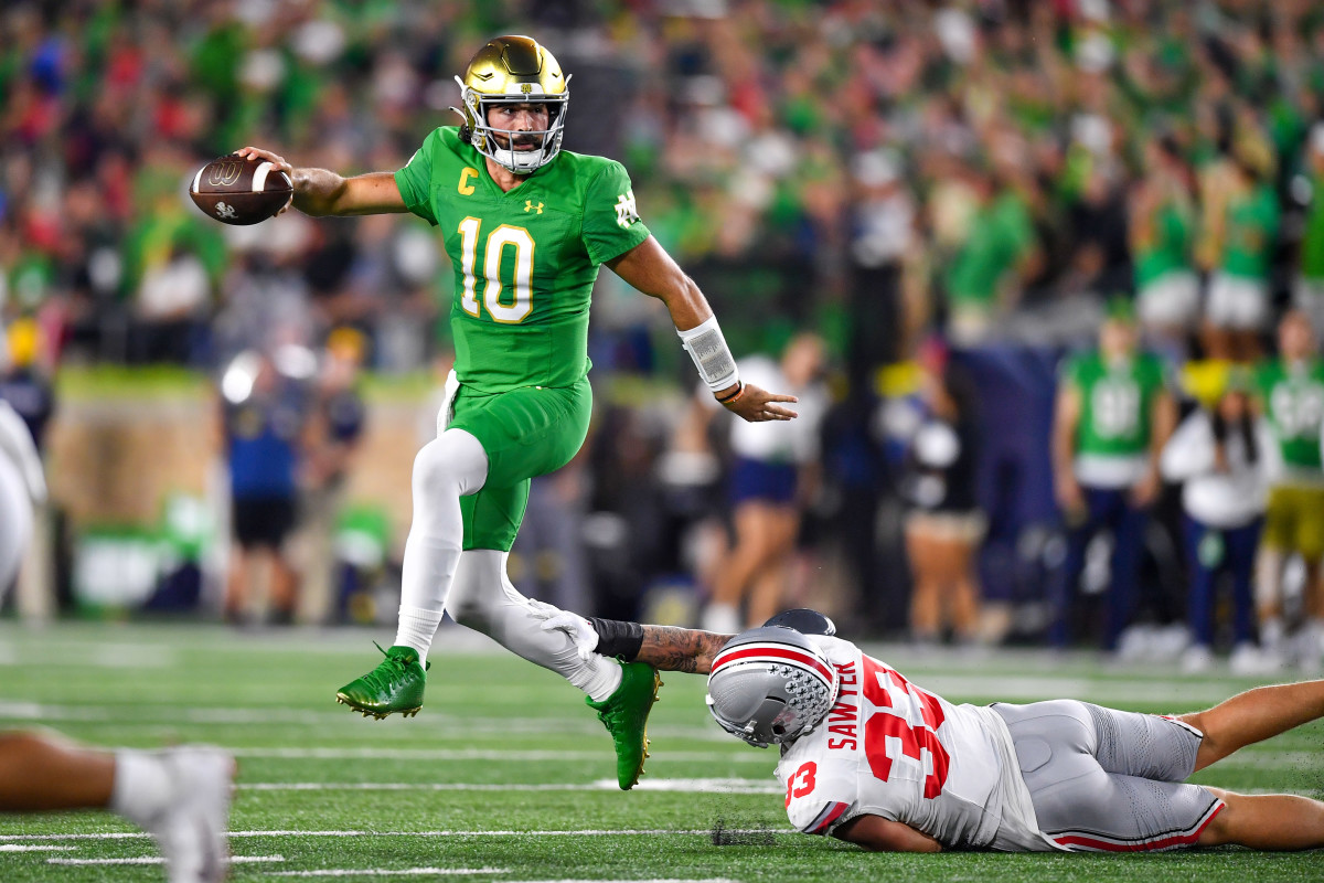 Oregon Ducks Quarterback Bo Nix Returning to Eugene in 2023 - Sports  Illustrated Oregon Ducks News, Analysis and More