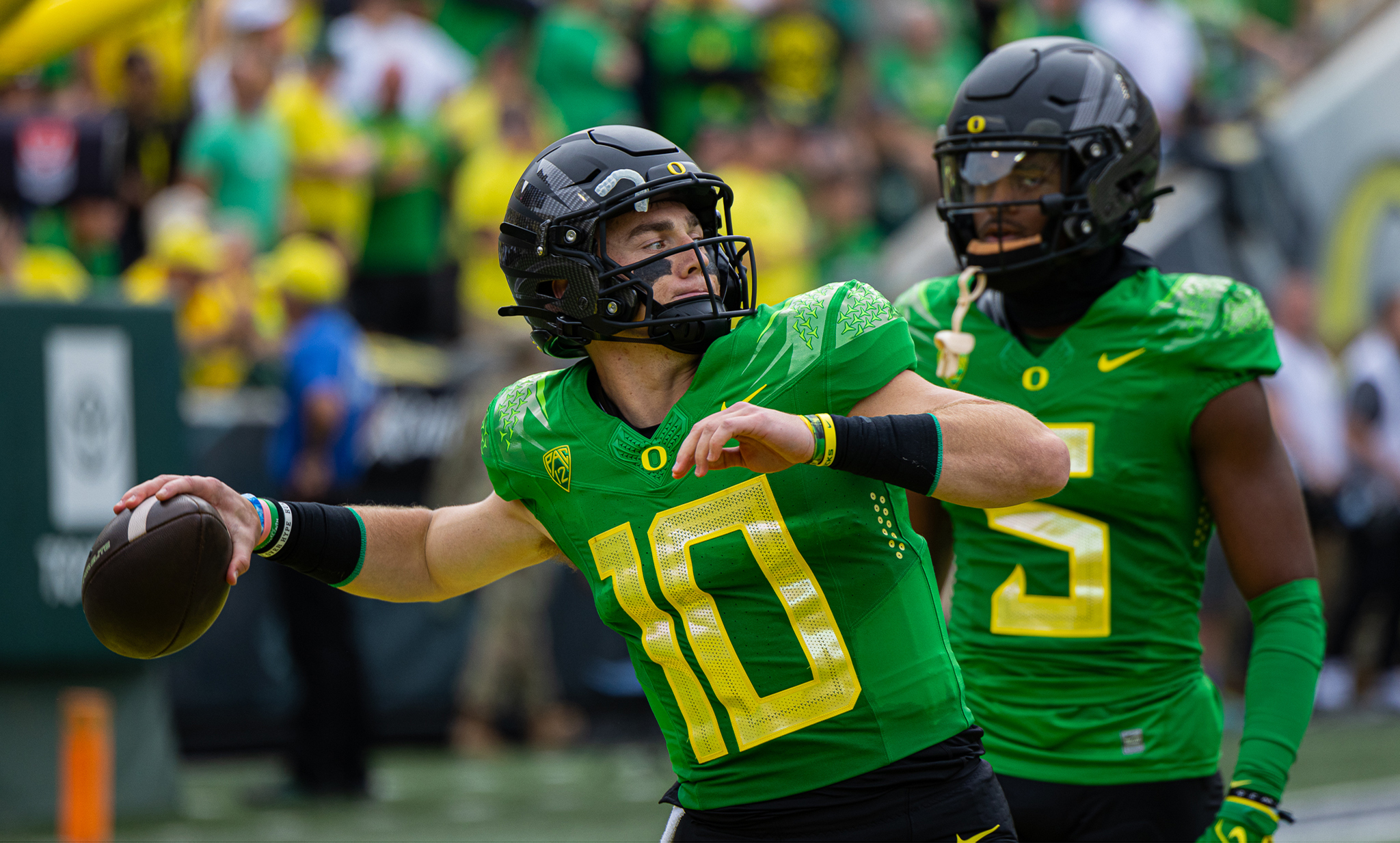 Oregon Ducks Quarterback Bo Nix Returning to Eugene in 2023 - Sports  Illustrated Oregon Ducks News, Analysis and More