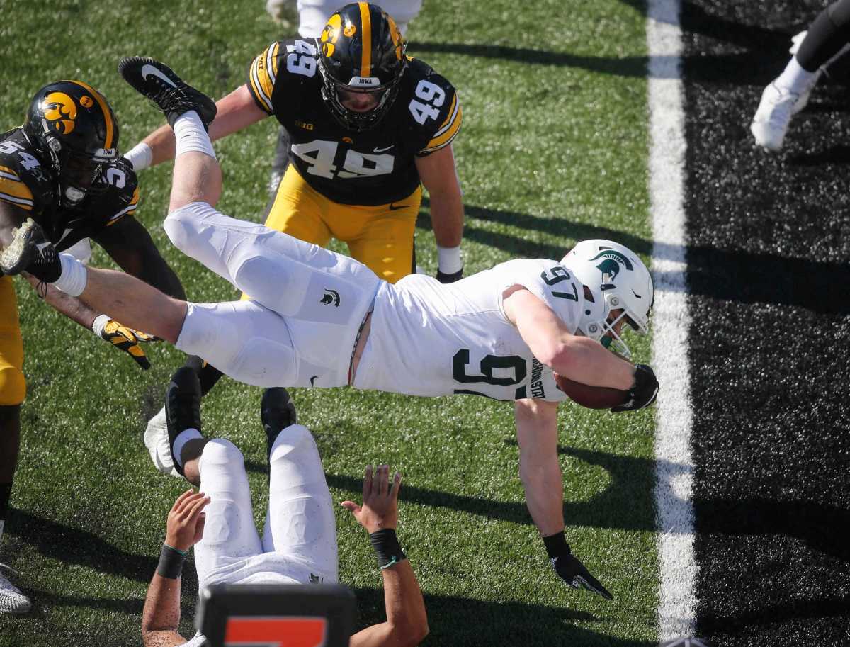 Iowa Football: Prediction, spread, odds, best bet vs. Michigan State