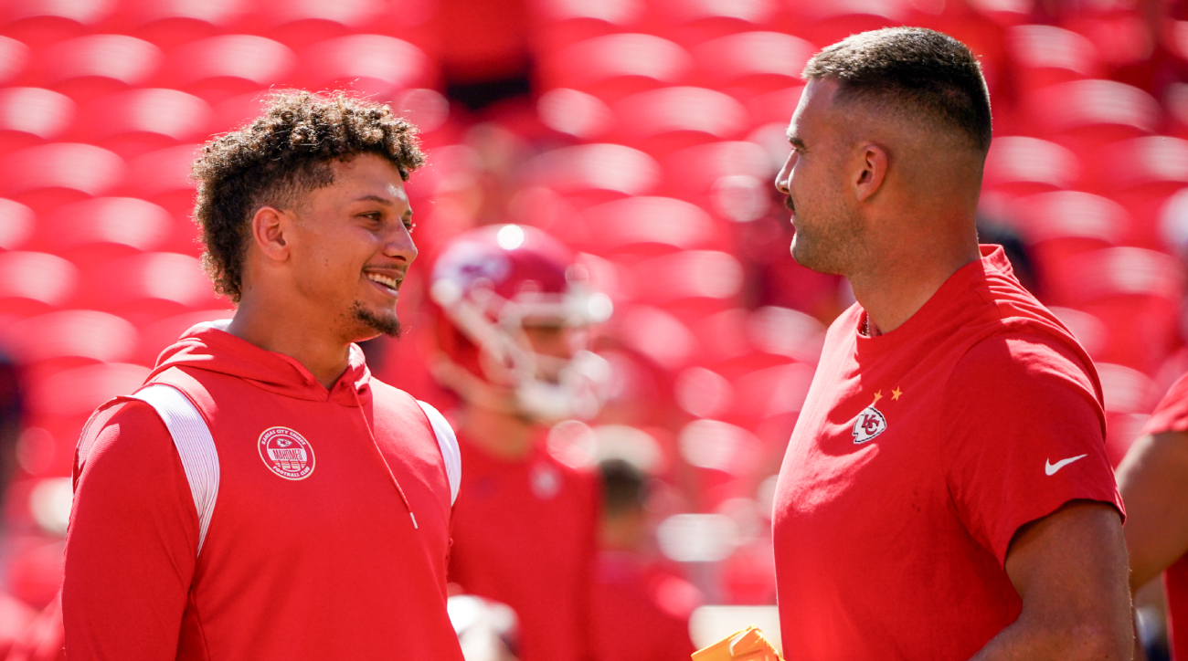 Bozz Prints The Many Mahomes' T-Shirt