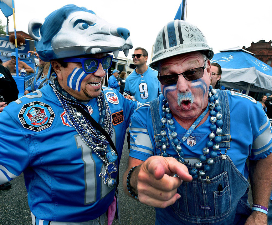 Lions tailgate with the famous crackman #LikeAMonarch