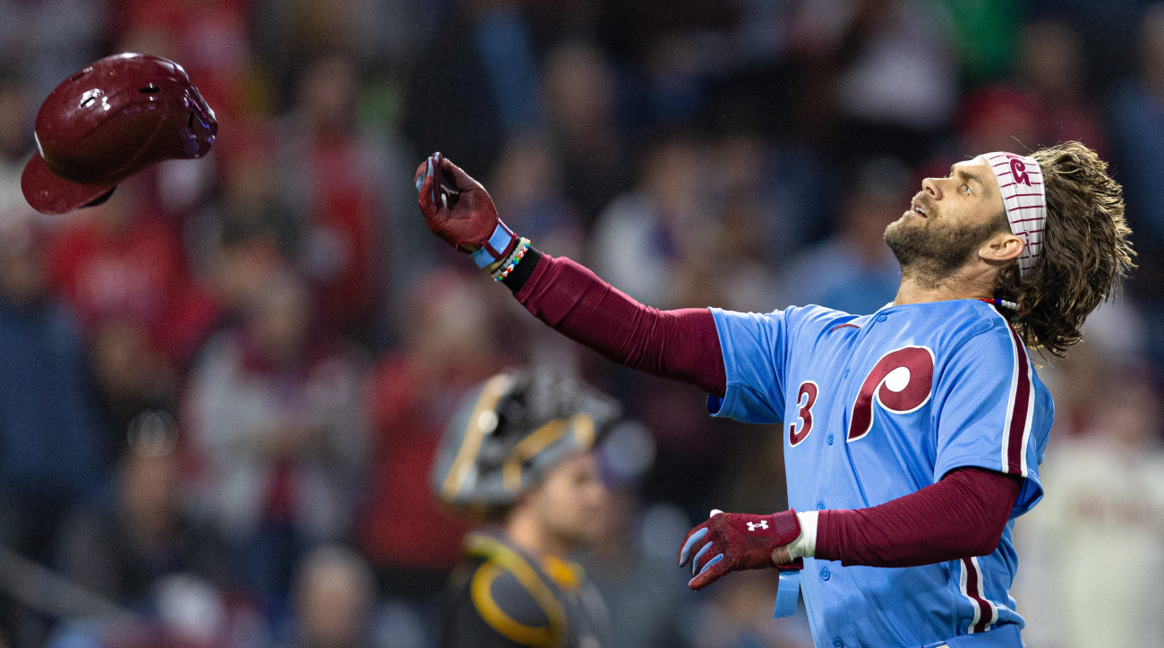 Bryce Harper gets ejected, delivers souvenir to young fan and choice words  for Ángel Hernández