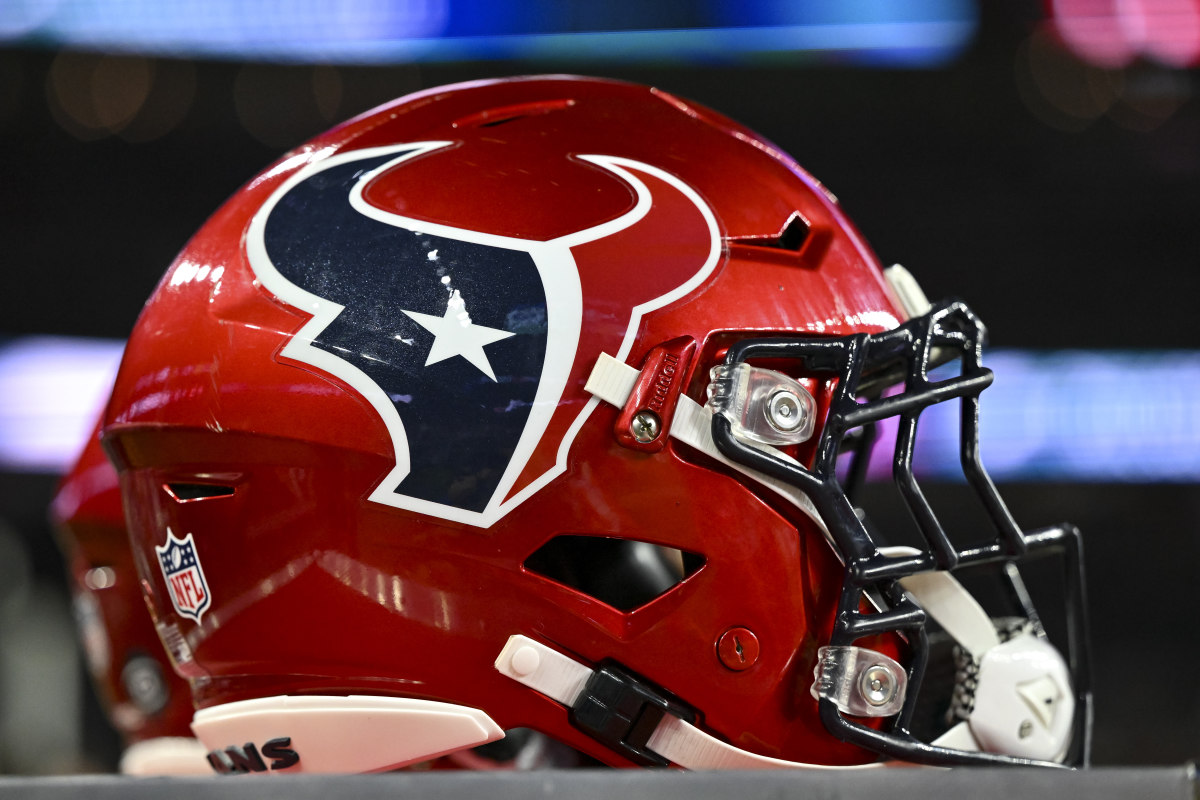 The Houston Texans will wear their "Battle Red" alternate helmets in Week 4. 