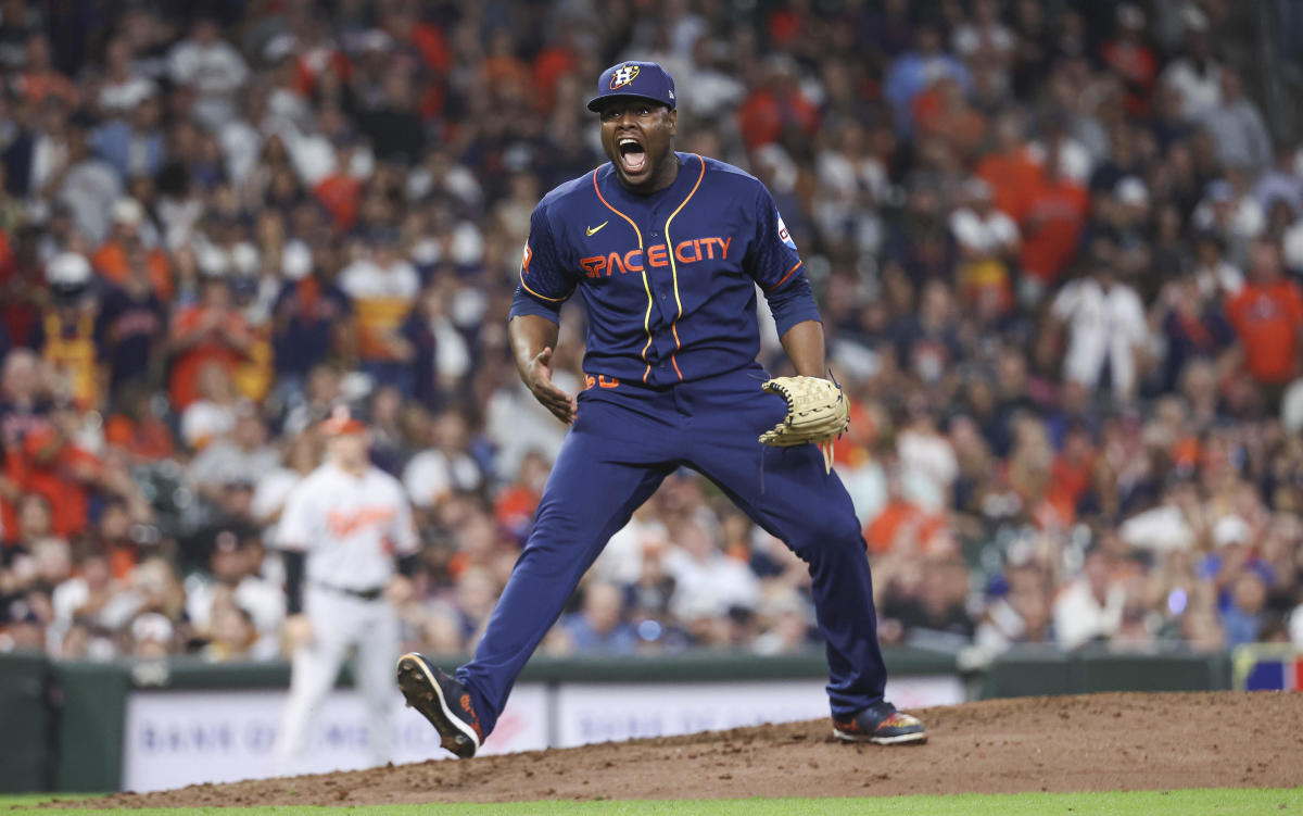 Former Houston Astros Reliever Hector Neris' Chicago Cubs Contract ...