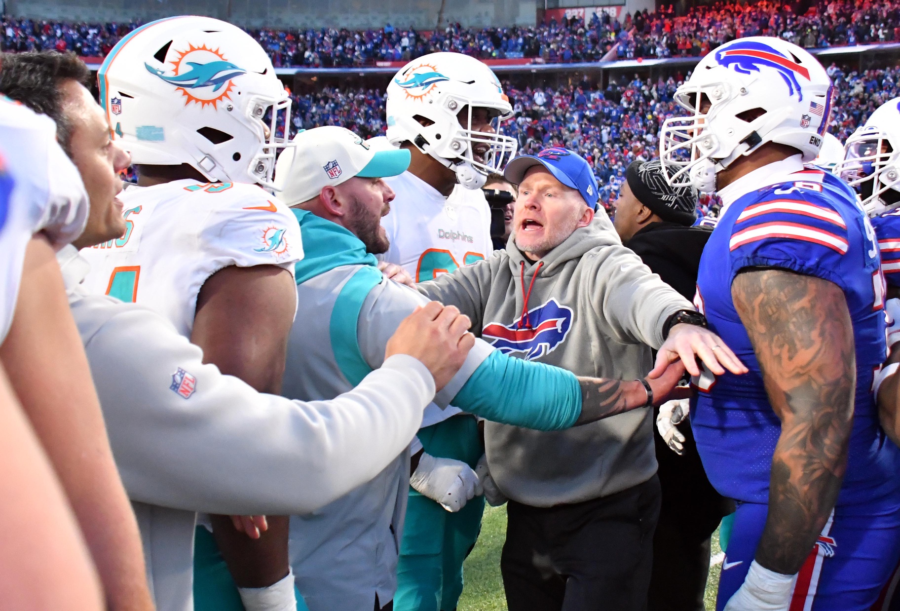 Buffalo Bills Hand Miami Dolphins Their First Loss, Take AFC East Lead -  Sports Illustrated Buffalo Bills News, Analysis and More