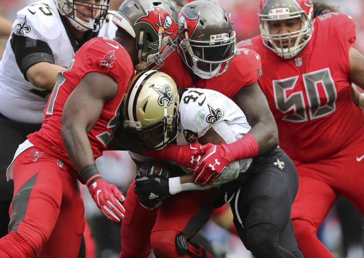 Tampa Bay Buccaneers Lavonte David, Joe Tryon-Shoyinka and Devin