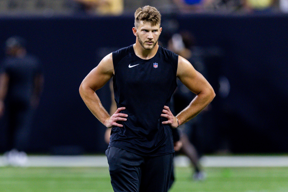 New Orleans Saints tight end Foster Moreau (82) looks on during pregame against the Houston Texans 