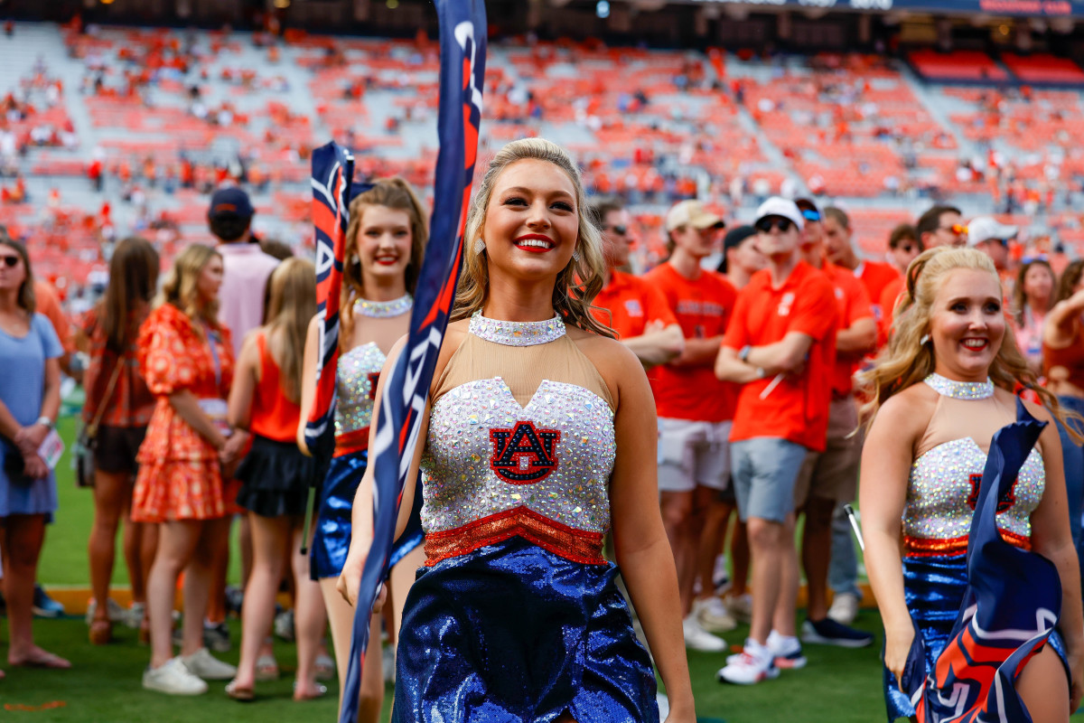 Auburn cheerleaders