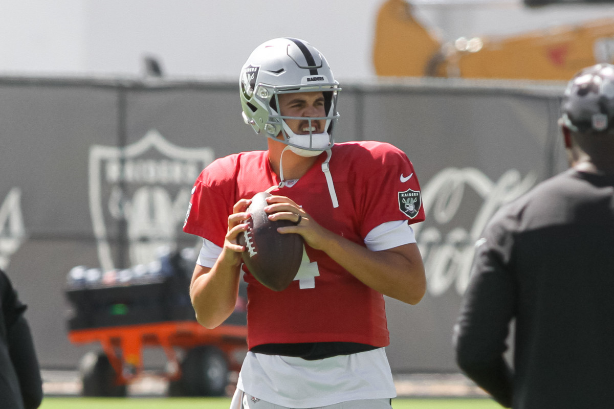 Raiders QB Aidan O'Connell unfazed about wearing Derek Carr's No