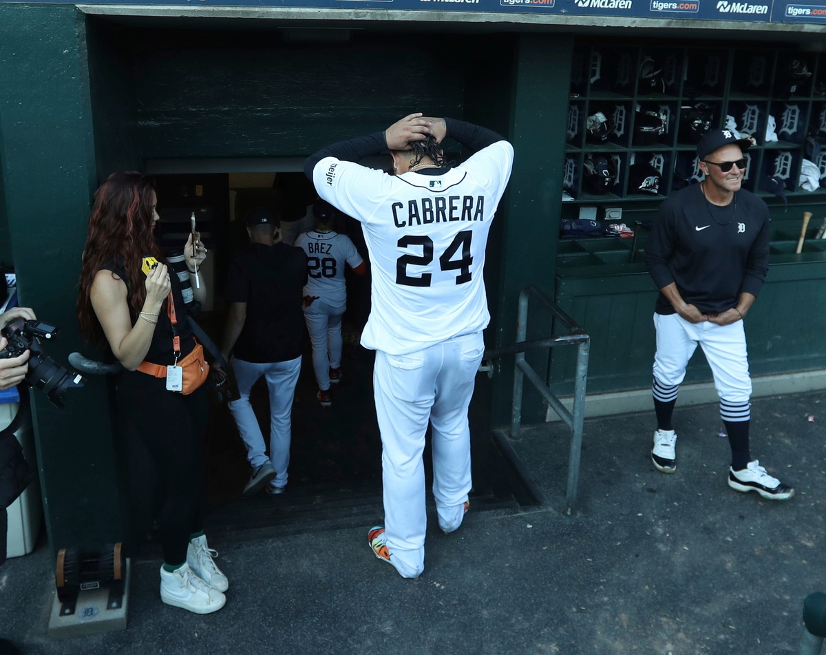 Giants fans send off three-time World Series champion with standing ovation  in final career game