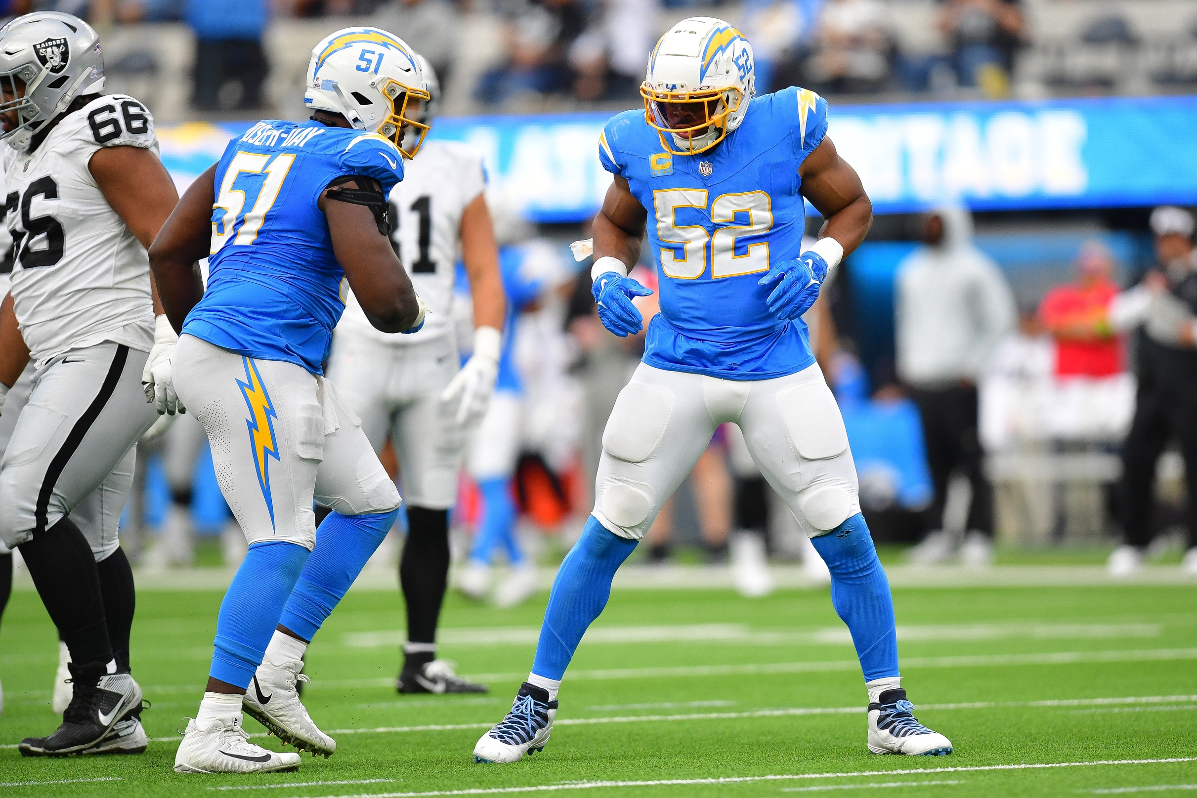 Photos: Bolts Celebrate Week 1 Victory Over Raiders