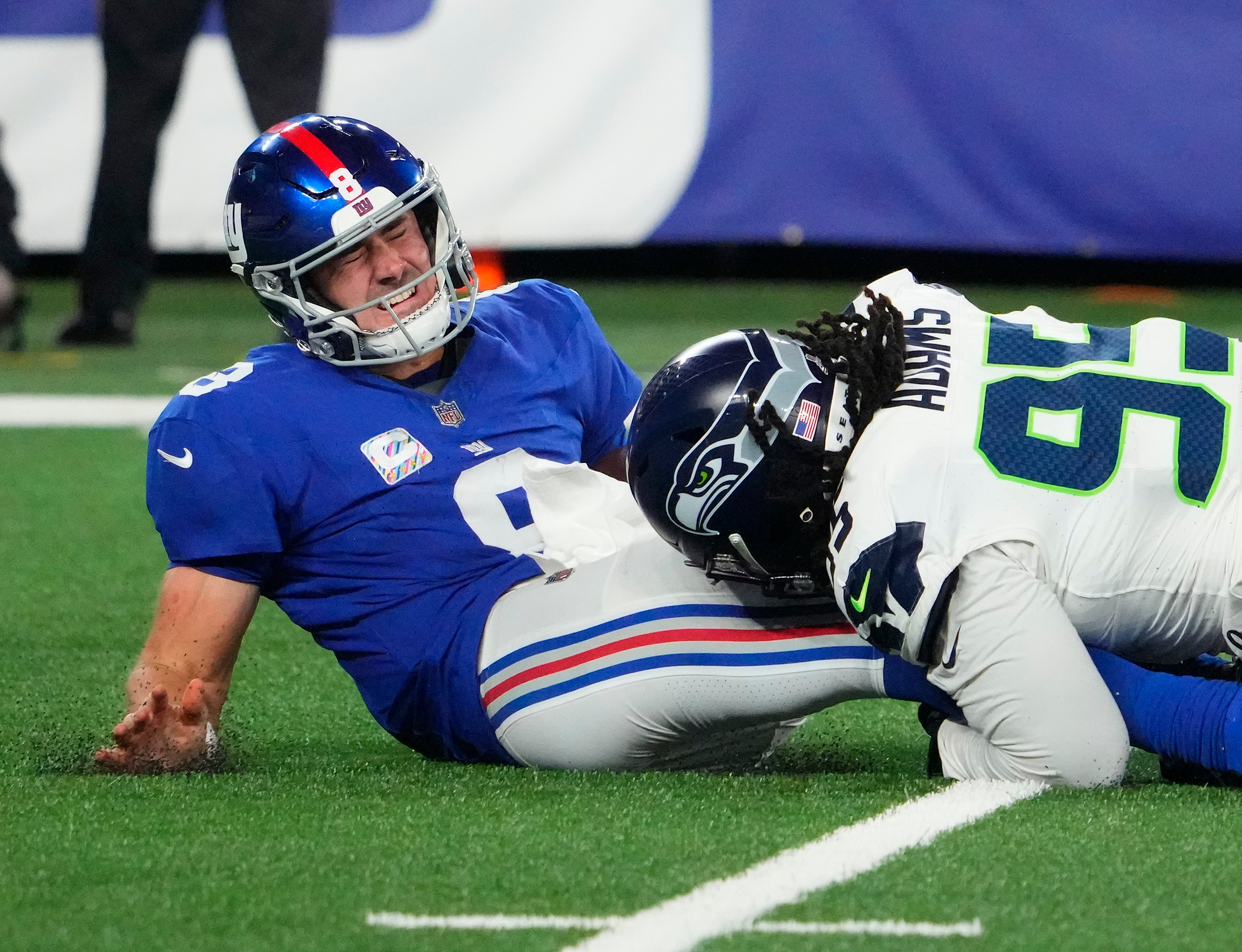 Brian Daboll tosses tablet after Daniel Jones interception in NY Giants loss