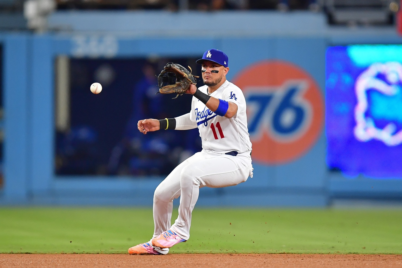 Dodgers News: Miguel Rojas Puts World Series Or Bust Label On 2023 ...