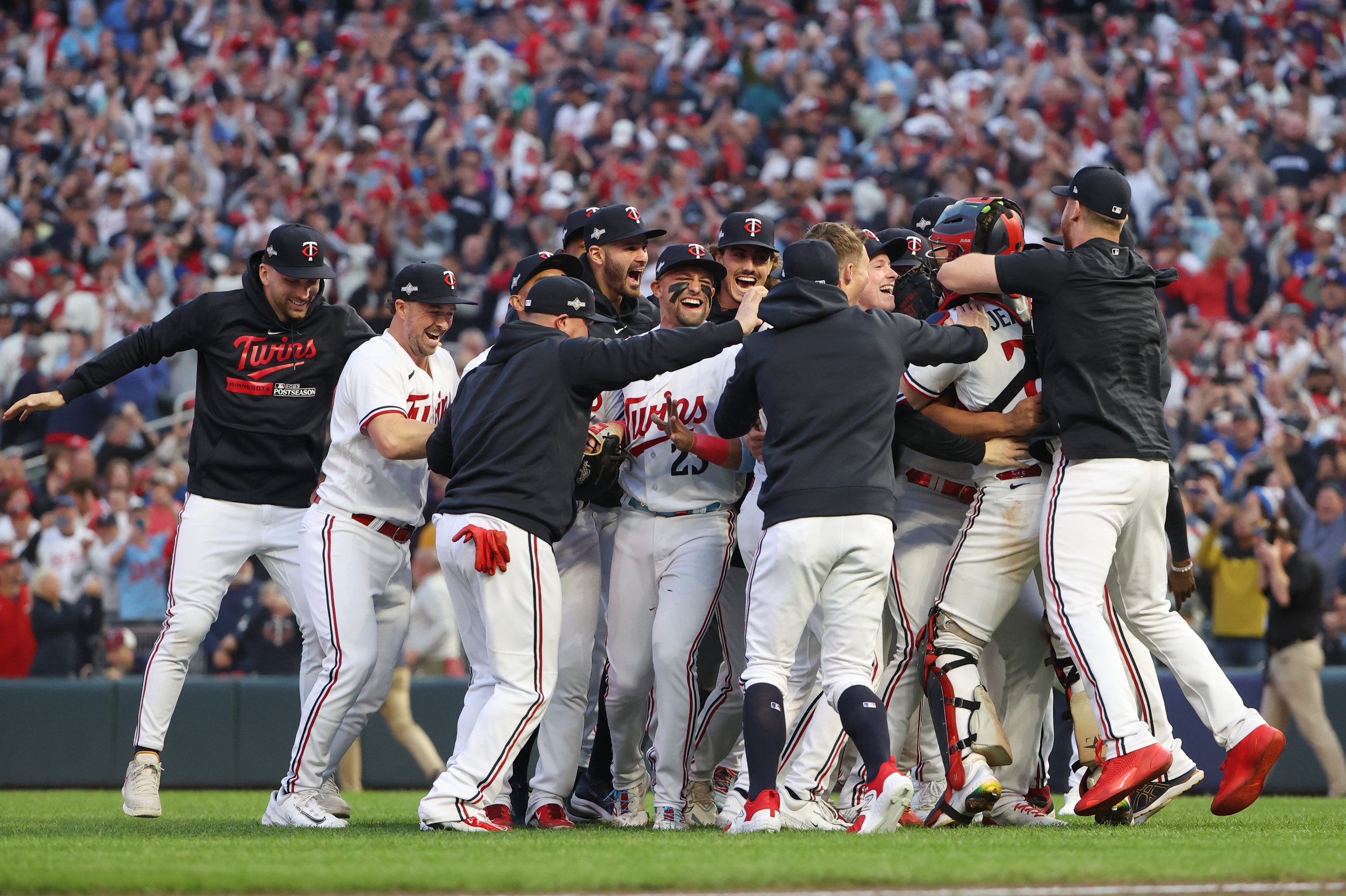 When's the last time the Minnesota Twins won a playoff game?