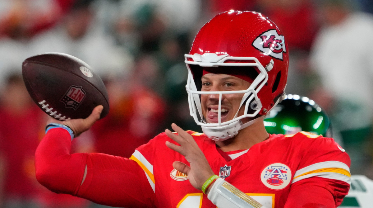 Where Chicago Bears Would Be with Patrick Mahomes at QB - Sports  Illustrated Chicago Bears News, Analysis and More