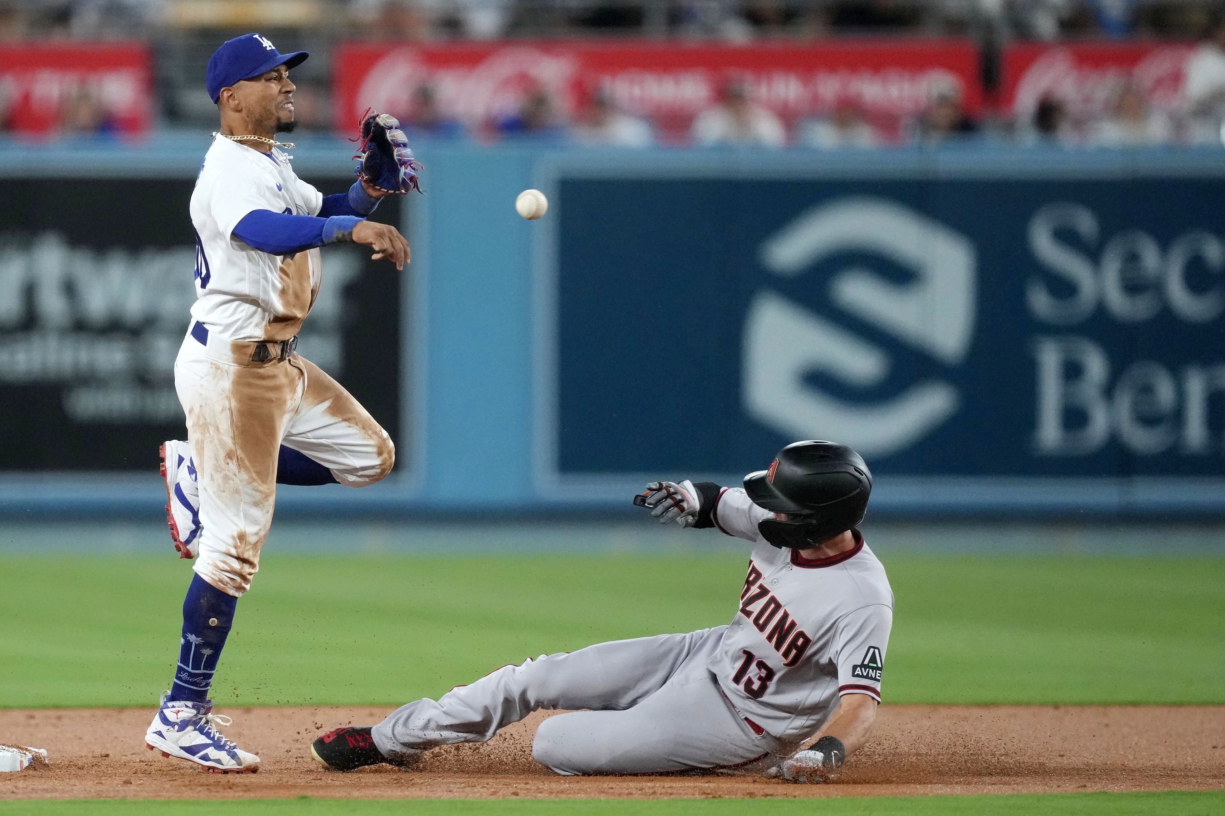 The 5-day layoff isn't beating the Dodgers but the Diamondbacks