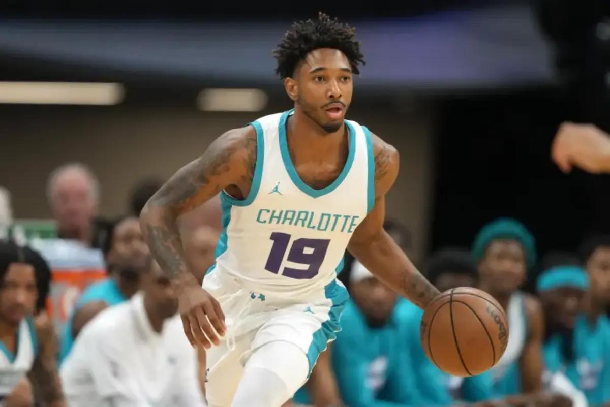 UNC Basketball: FIRST LOOK at Leaky Black in a Hornets uniform