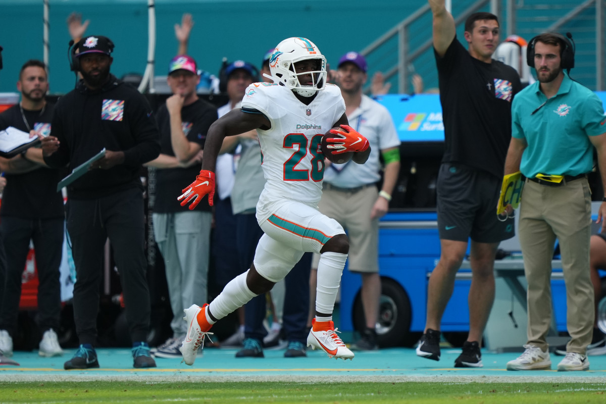 Miami Dolphins running back De'Von Achane's best plays in 120-yard game