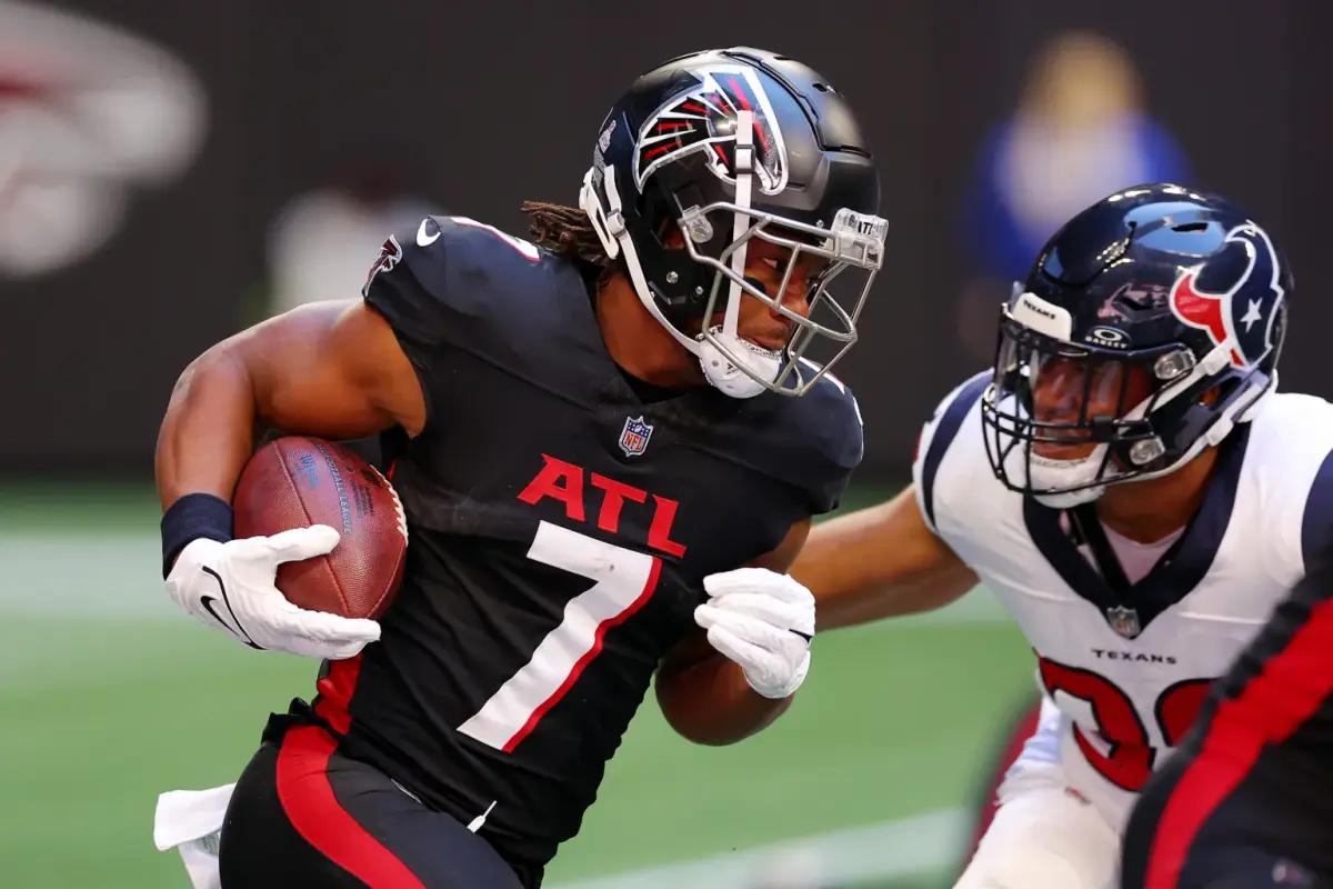 Atlanta Falcons running back Bijan Robinson carries the ball against the Houston Texans in Week 5.