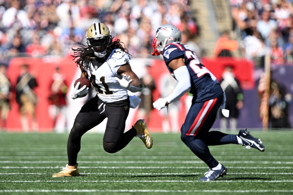 Running back Alvin Kamara of the New Orleans Saints on the sidelines  News Photo - Getty Images