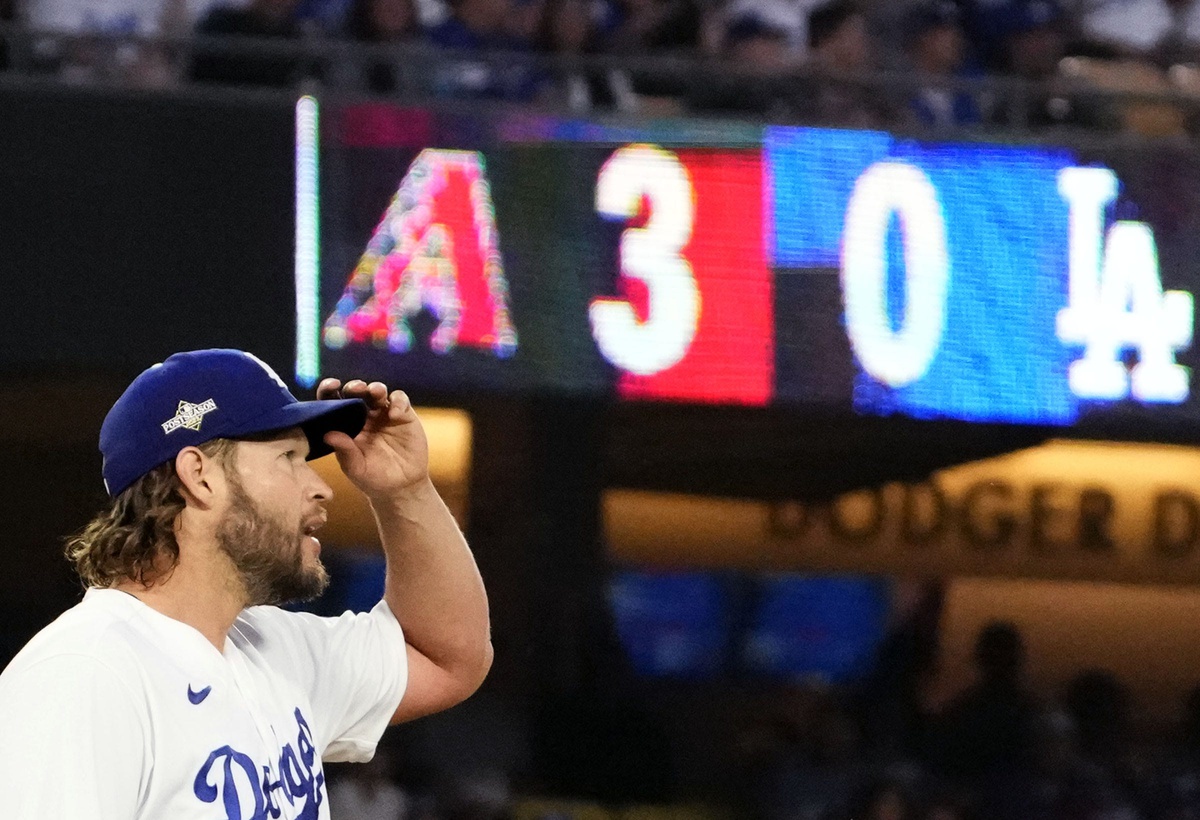 Dodgers News: Dave Roberts Doesn't Think Clayton Kershaw Would Ever Wear  Another Jersey - Inside the Dodgers