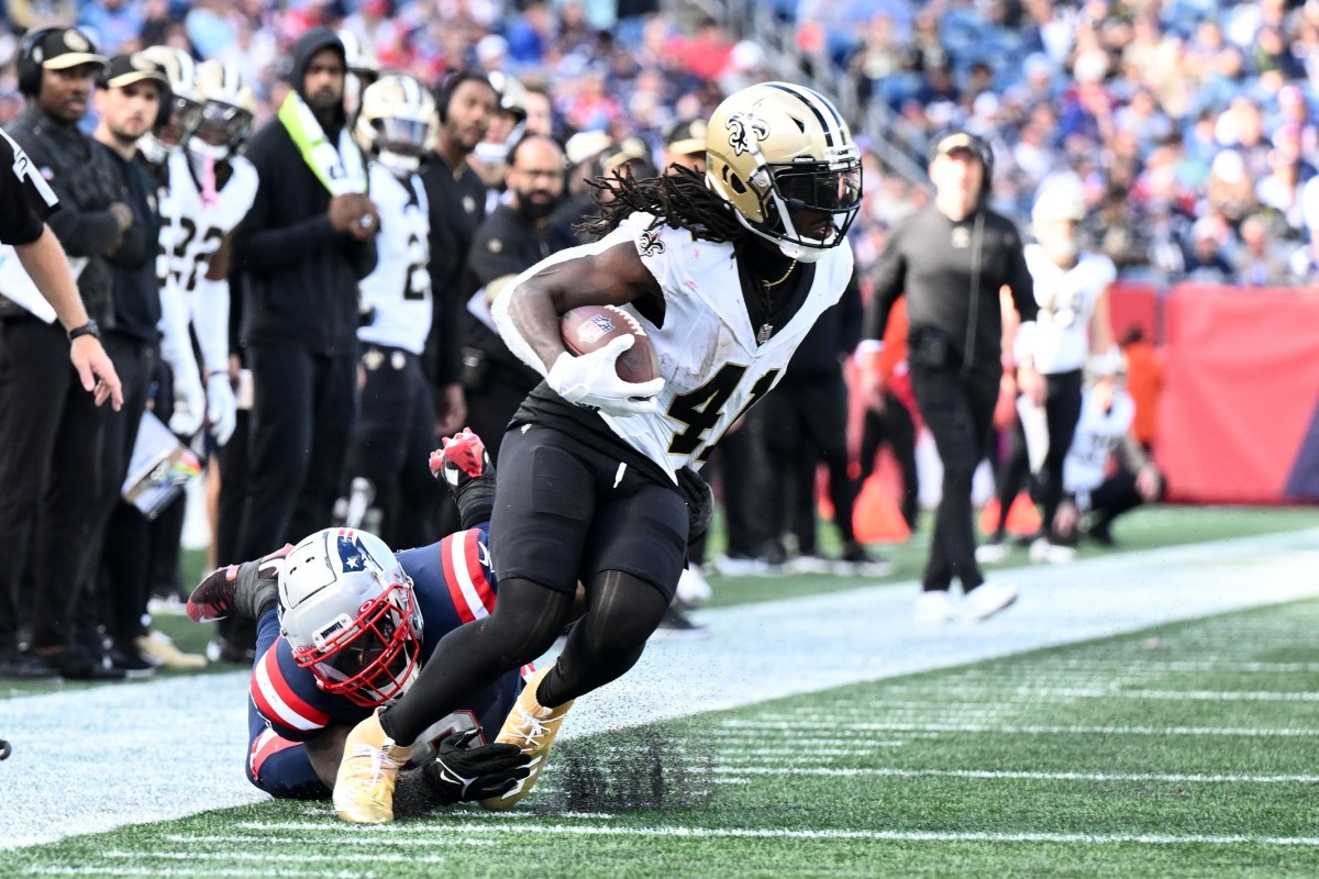 Alvin Kamara ties franchise touchdown record with 4-yard score against Cleveland  Browns