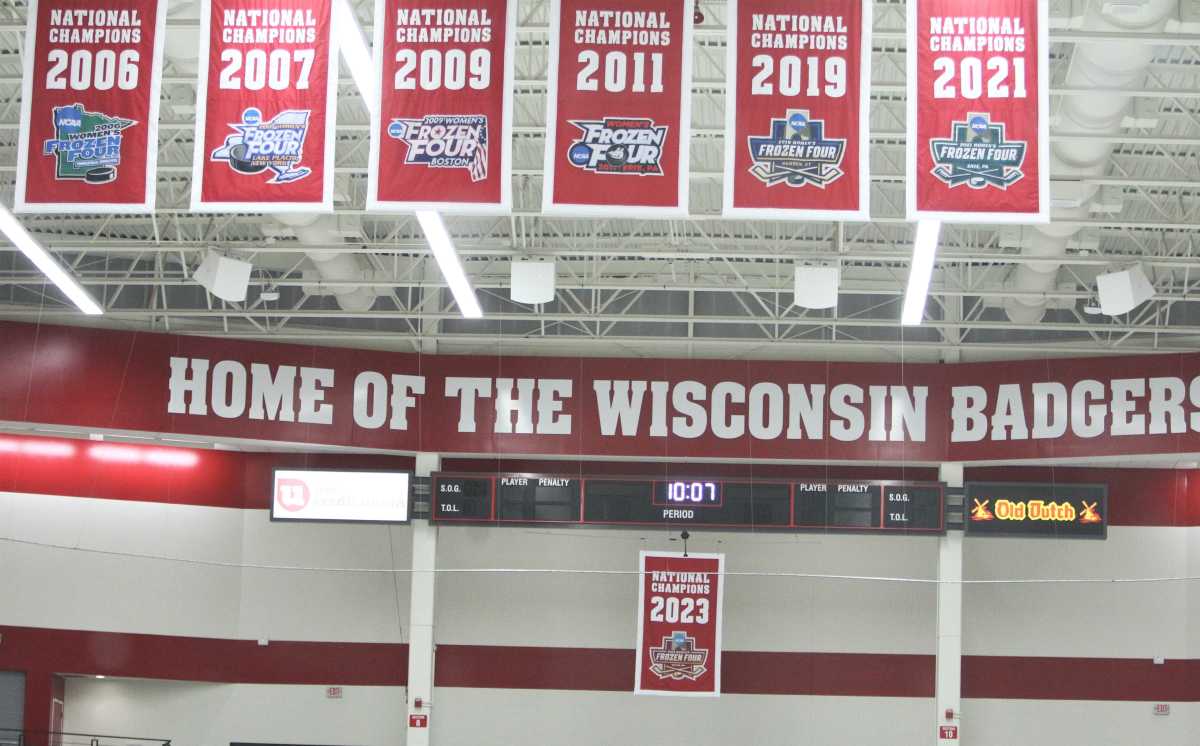 2021 NCAA HOCKEY NATIONAL CHAMPIONS FLAG