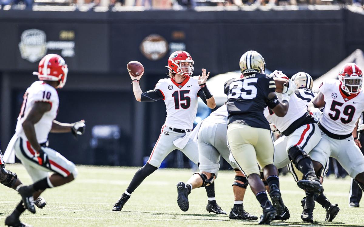 Georgia quarterback Carson Beck during the Bulldogs’ game against Vanderbilt at Vanderbilt Stadium in Nashville, Tenn., on Saturday, Sept. 25, 2021. (Photo by Tony Walsh)