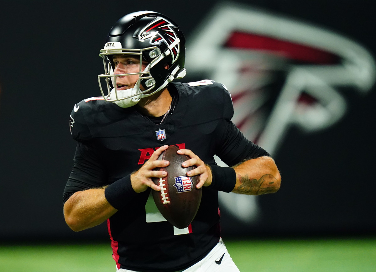 Falcons sign quarterback Taylor Heinicke