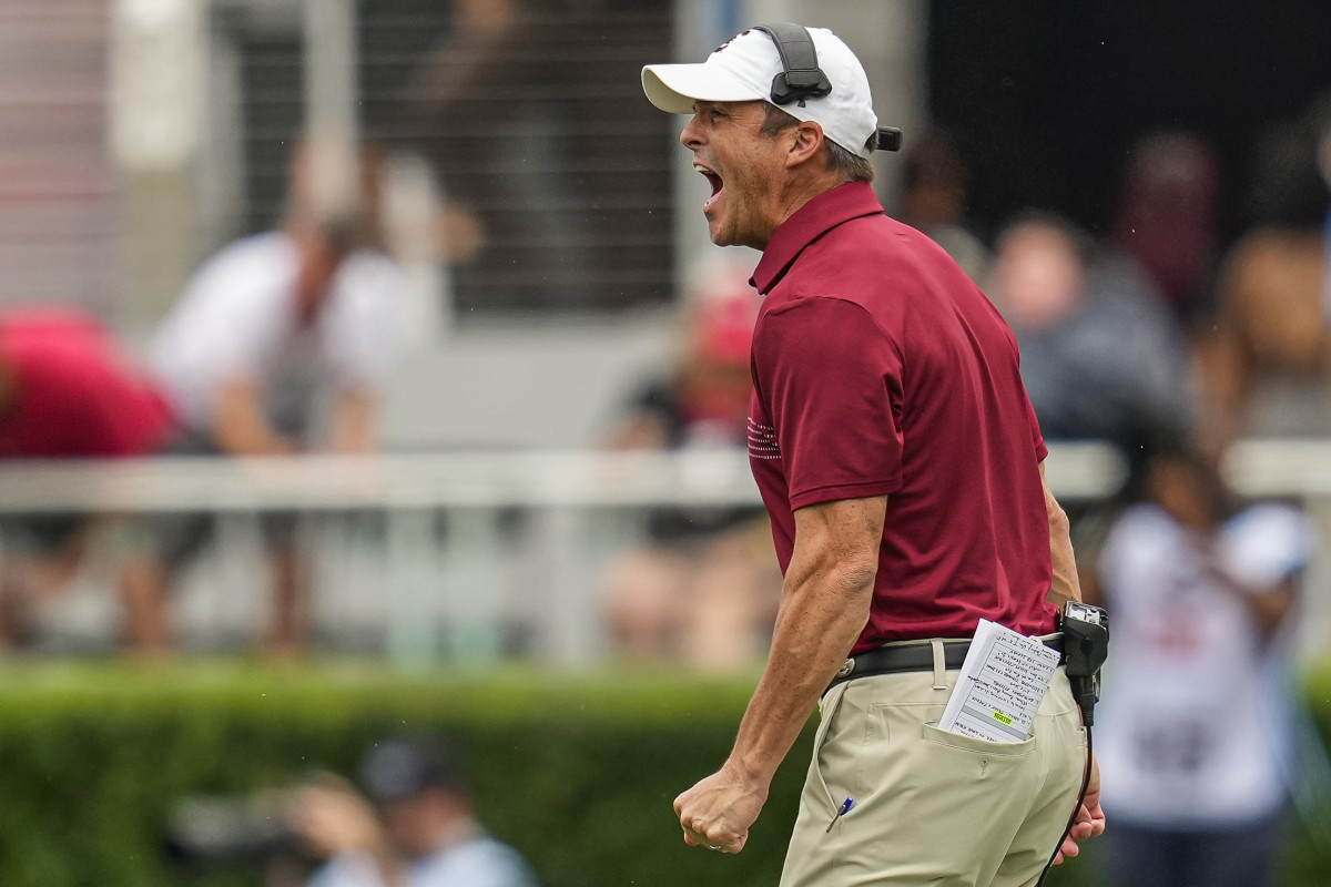 Shane Beamer trying to hype his team up during their game against No. 1 Georgia